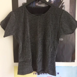  - Svart glittrig tröja! Festlig