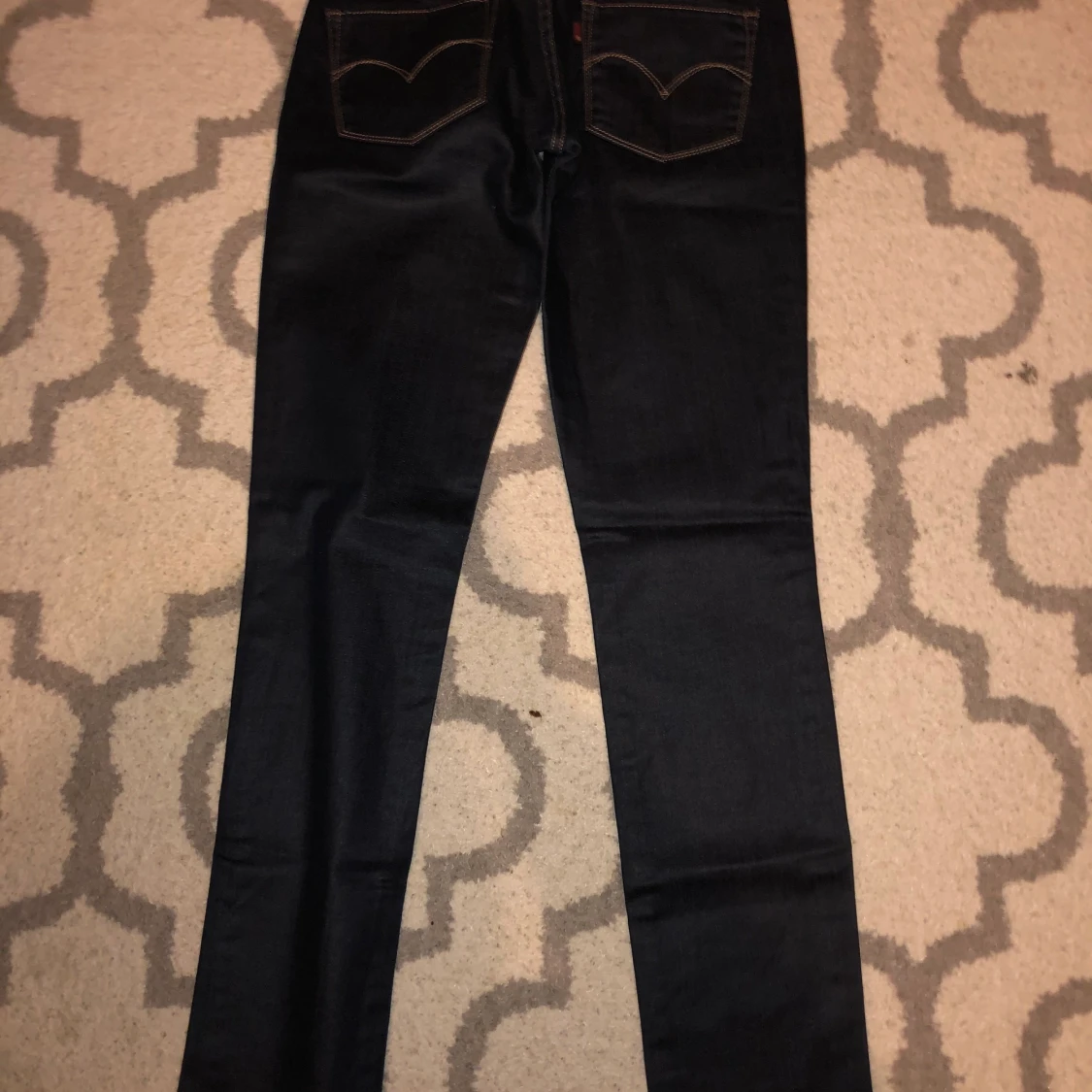 Levis jeans i storlek 27  - 90