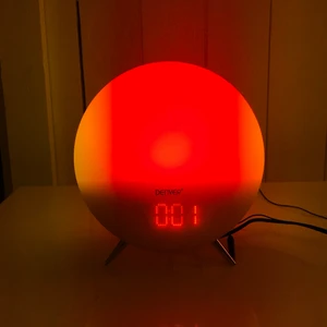 Soluppgångs-alarmklocka - Klockradio (Denver CRL-310) med soluppgångsljus, moodlights, radio, naturliga ljud m.m. Fungerar också som läslampa. En bra alarmklocka ifall du vill få ett försiktigt uppvaknande med naturligt ljus och ljud. Du betalar frakt.