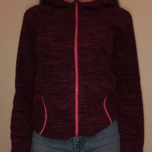 Fleecetröja med dragkedja och huva - Bekväm fleecetröja med huva och dragkedja🤍