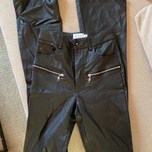 Skinnbyxor ifrån NA-KD  - Säljer dessa pga inte min stil 