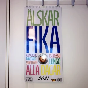 Månadskalender 2021 - Månadskalender för 2021 med fika-tema 🍪🍩🍰☕️  Vet inte vad frakten kostar, men hör av dig om du är intresserad så kollar jag upp! Originalpris 149kr