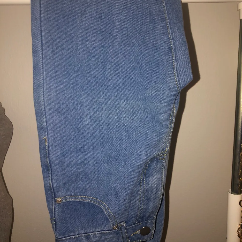 Helt nya jeans, strl 34. Bud från 70kr. Jeans & Byxor.