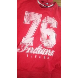  - Collage tröja från Cubus. Använd ca 3-4 gånger. 
