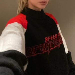 Stickad tröja - Stickad tröja från weekday. Använd 1 gång!