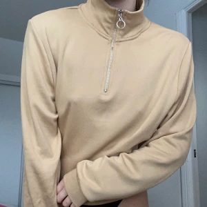 Beige tröja - Från BikBok