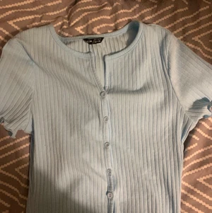 ljusblå tröja ifrån shein💞 - Bra skick ( helt oanvänd ) 30kr + 11kr frakt🤍