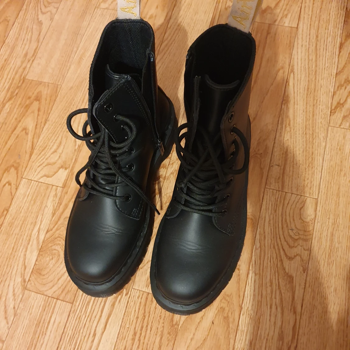 Dr martens jadon helsvarta Vegan Storlek 40 kängor  - 90