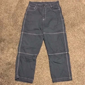 Kickers byxor - Väldigt sköna byxor i storlek 30 med lös passform