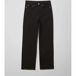 Weekday rowe jeans - Säljer dessa jeans! De är i bra skick men jag har klippt ett hål på ena knät. Skicka privat för egna bilder. 