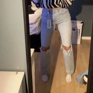 Gina tricot jeans💞 - Dom populära jeansen från Gina tricot som bara är testade, säljer för dom inte kommer till användning tyvärr men dom är jätte fina och är helt nya💓, lägg ett bud eller köp vid snabb affär!💓kan mötas upp i Karlskrona eller så fraktar jag då ni betalar frakten💓💓