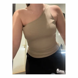 One shoulder tröja - One shoulder tröja, storlek S.