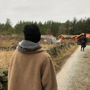 Lurvig jacka  - Mysig jacka från hm! Bra skick! Använd fåtal gånger! Frakt ingår inte 