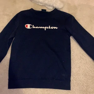 Champion tröja  - Säljer champion tröja storlek L barnstorelk 