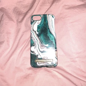 Ideal of sweden  - Ett fint Ideal Of Sweden skal i använt skick. Köptes för 299kr men säljs nu för 39kr. Till iPhone 6-7 