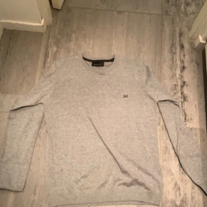 Fin stickad tröja - Fin grå stickad tröja använd fåtalet gånger storlek XL