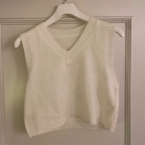 Väst  - Fin och tunn väst från SHEIN. 40 kr + frakt tillkommer