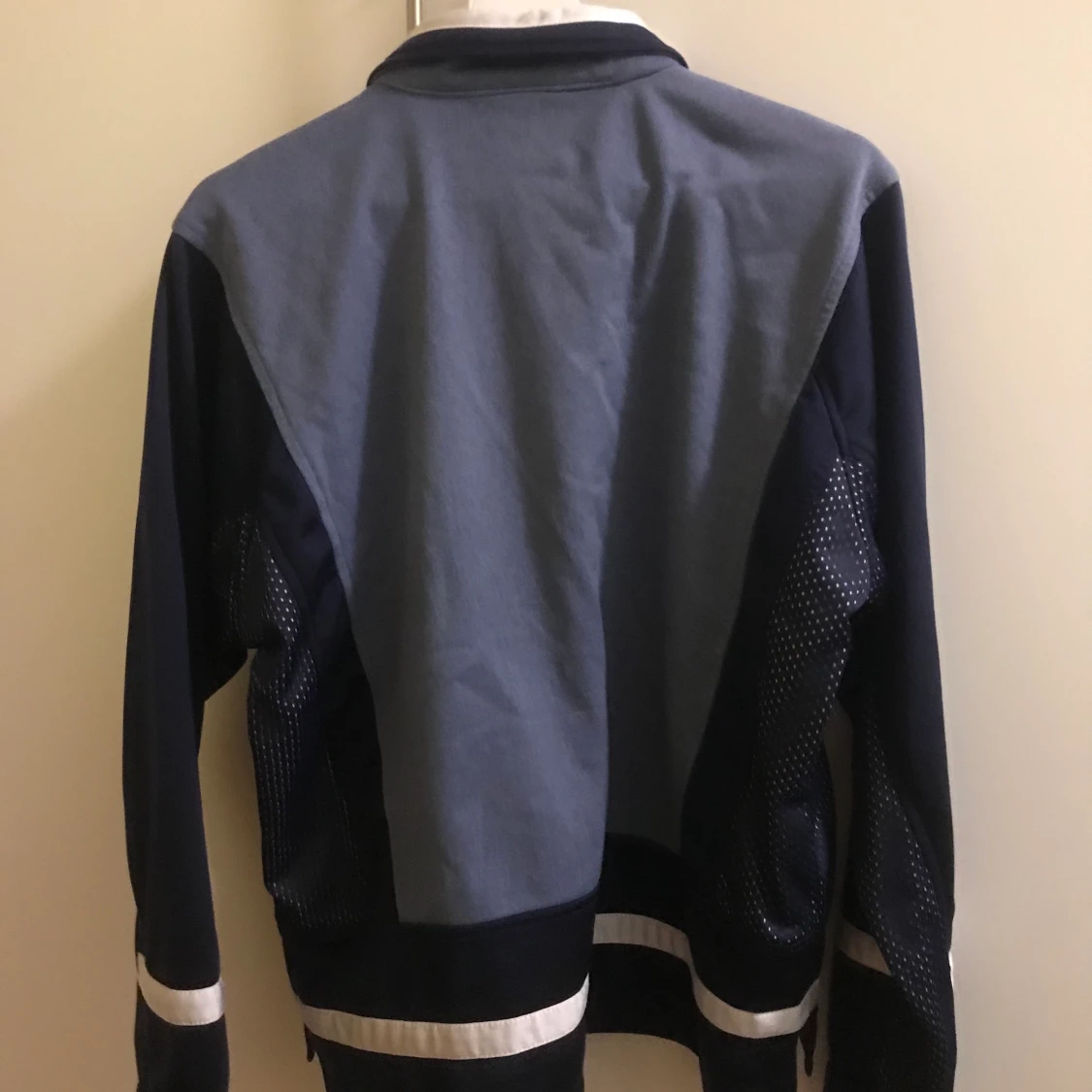 Skön asics tröja strl S/M  - 90