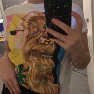 T-shirt ZARA - skit cool t-shirt från Zara, str M men funkar som S också!! Aldrig använd, då den bara inte kommit till användning 