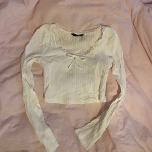 Söt topp  - En så himla fin topp som är helt oanvänd!