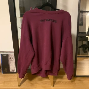 Sweatshirt oversized - Lila sweatshirt i oversizedmodell, snörning i ryggen