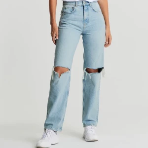 90s high waist jeans - Säljer mina ljusblå jeans från Gina . Använt Max 2 gånger. Nypris 599 mitt pris 400. Frakt tillkommer 💕 st 36 