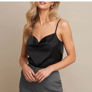 Silkes linne  - Säljer det här linnet från nakd från Linn ahlorgs kollektion. Säljer eftersom jag har två