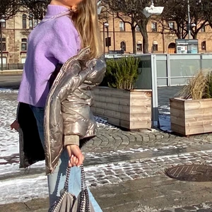 Lila &otherstories tröja! - SÅ fin lila tröja i superfint material!!! Älskar denna tröja men köpt liknande så kommer inte till användning längre! 