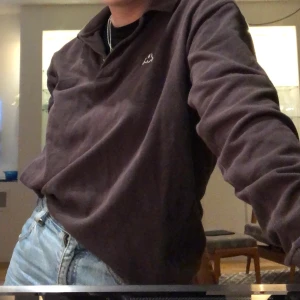 Brun kappa piké skjorta - En väldigt skön brun kappa långärmad pikeskjorta! Bara att skiva om du har några frågor eller så :) <3