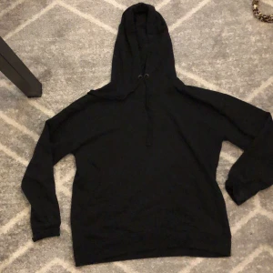Hoodie  - Hoodie från lager 157, endast använd några gånger, strl s