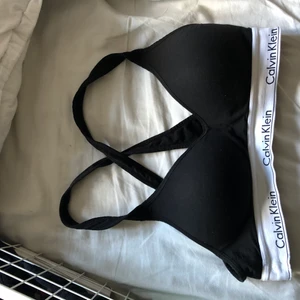 Calvin Celin bh - Jätteskön och snygg bh från Calvin Celin strl m