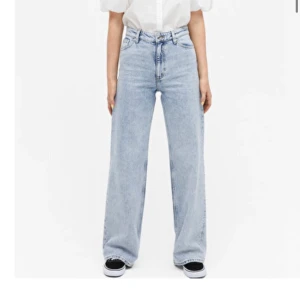 Jeans monki - Superfina jeans som är fåtal gånger använda! Köpta i somras. Säljer pga för stora! ❤️❤️🤗 kan frakta samt mötas, köparen står för frakten