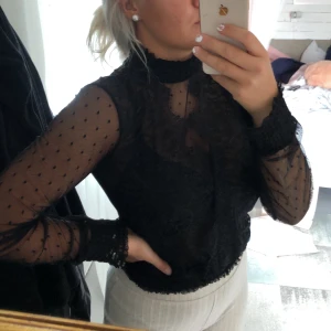 Spets tröja  - 50kr eller bud + frakt