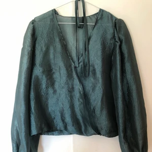 Omlottblus - Omlottblus som jag har sytt! Superfin men väldigt skör! Därav priset :) frakt tillkommer! 