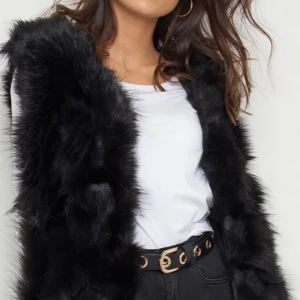 faux fur väst - faux fur väst från tessie. stl M/L. köptes för 499.