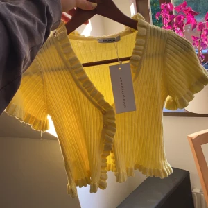 Chiquelle - Nu säljer jag den fina populära chiquelle ”koftan” då jag aldrig använt den och tror inte den kommer komma till användning! Jag köpte den för 399kr mitt pris 230