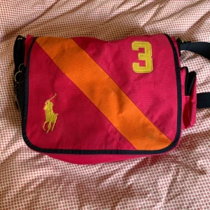 Polo - Jätte cool vintage väska från polo. Pris kan prutas och tar bud
