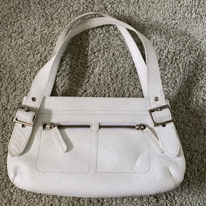 Vintage väska - Säljer denna super fina vintage vöskan som jag köpte på second hand! Vet ej vart den kommer ifrån men väskan är gjort av äkta läder ❤️