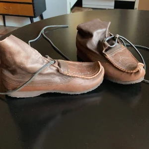 Blötnäbben (vinterskor)  - Äkta Kero Blötnäbben vinter sko. Äkta skin och aldrig använda. Nypris 2200kr 
