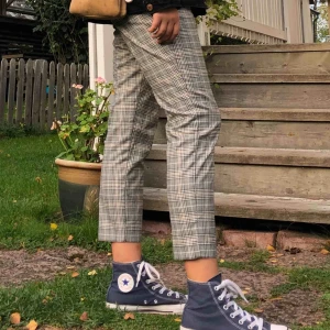  - Rutiga kostymbyxor som säljes pga att dom är för korta för mig. Är 170 och har långa ben. Så gott som oanvända!✨✨