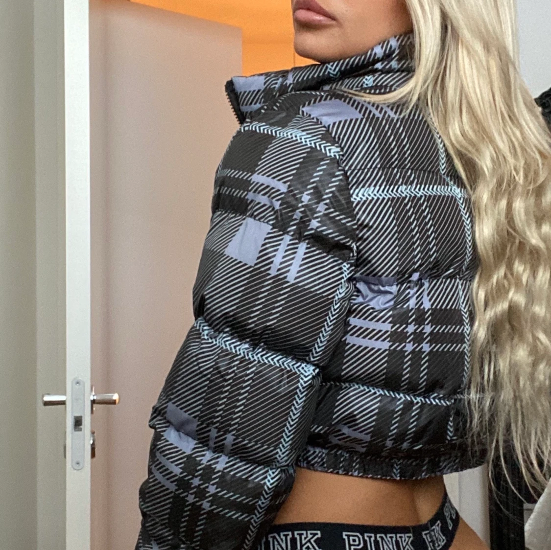 Croppad puffer jacket Prettylittlething  - 90