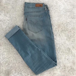 Levis Jeans - Sköna jeans från Levis i storlek 25 (stretch). Modellen är Skinny 💕