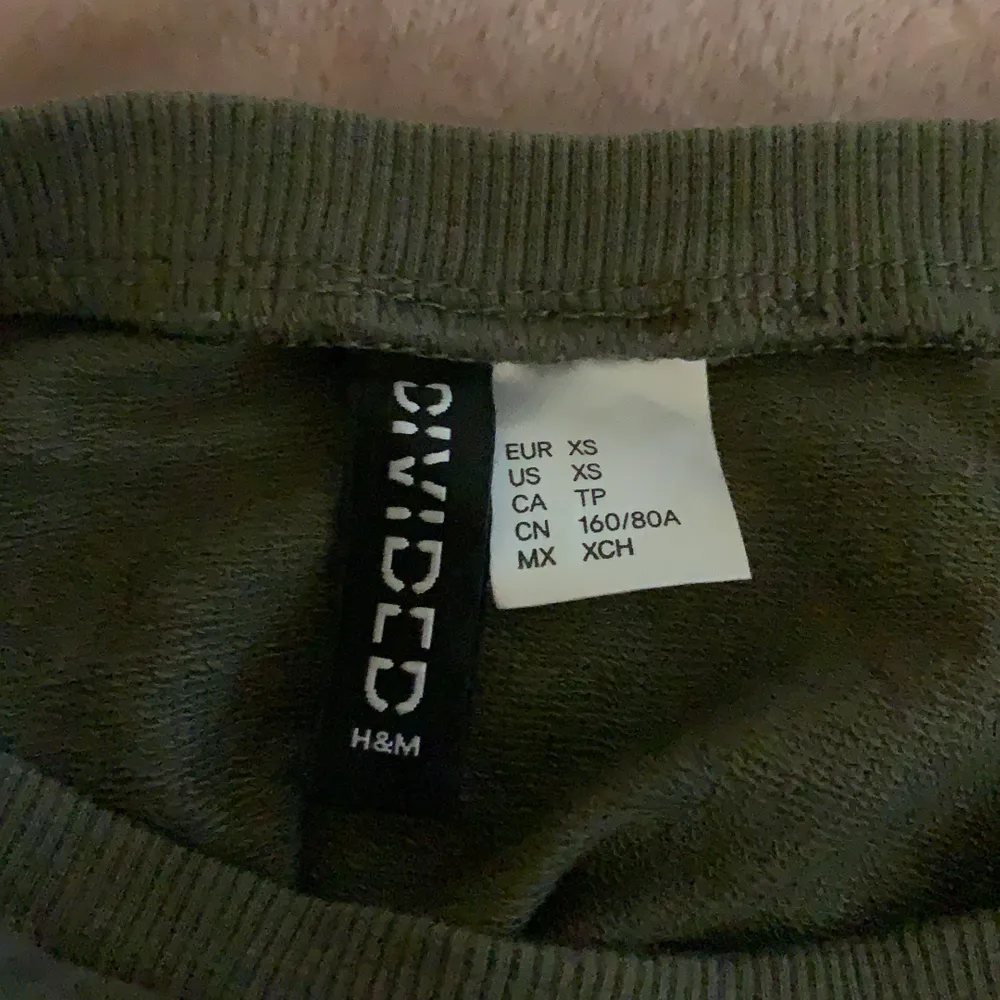 Magtröja ifrån H&M säljer för jag inte brukar använda den men den är i bra skick! Nypris ca 150kr. Toppar.