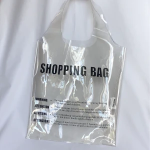 ✨Plastic shopping bag✨ - Aldrig använd väska i genomskinlig hård plast💖 31.5cm bred och 35cm hög utan handtag!! Skriv om det finns några frågor💖 