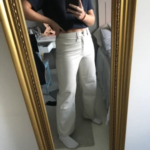 Skinnbyxor - Säljer dessa skinnbyxor från hm, köpta för 700kr, har vanligtvis vis 36/38 i jeans och är 167. Frakt - 66kr