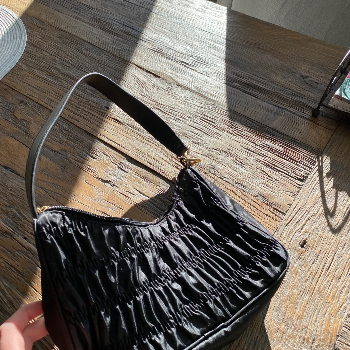Svart rynkad väska - 90