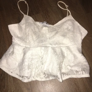 Söt topp - Söt liten topp säljes pga att den inte används! 