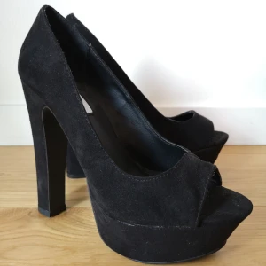 Platåskor oanvända  - Helt nya platåskor från NLY Shoes i strl 40 