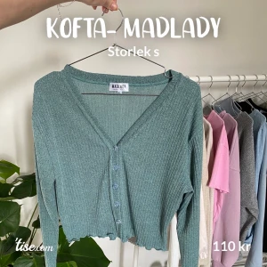 Kofta- Madlady - Superfin kofta ifrån madlady, superfin grön färg💚 Storlek s Helt oanvänd, nyskick 💫 Köparen betalar frakt 📦 