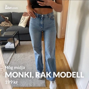 Raka jeans från Monki - Rak modell från Monki med hög midja. Använda ett fåtal ggr 